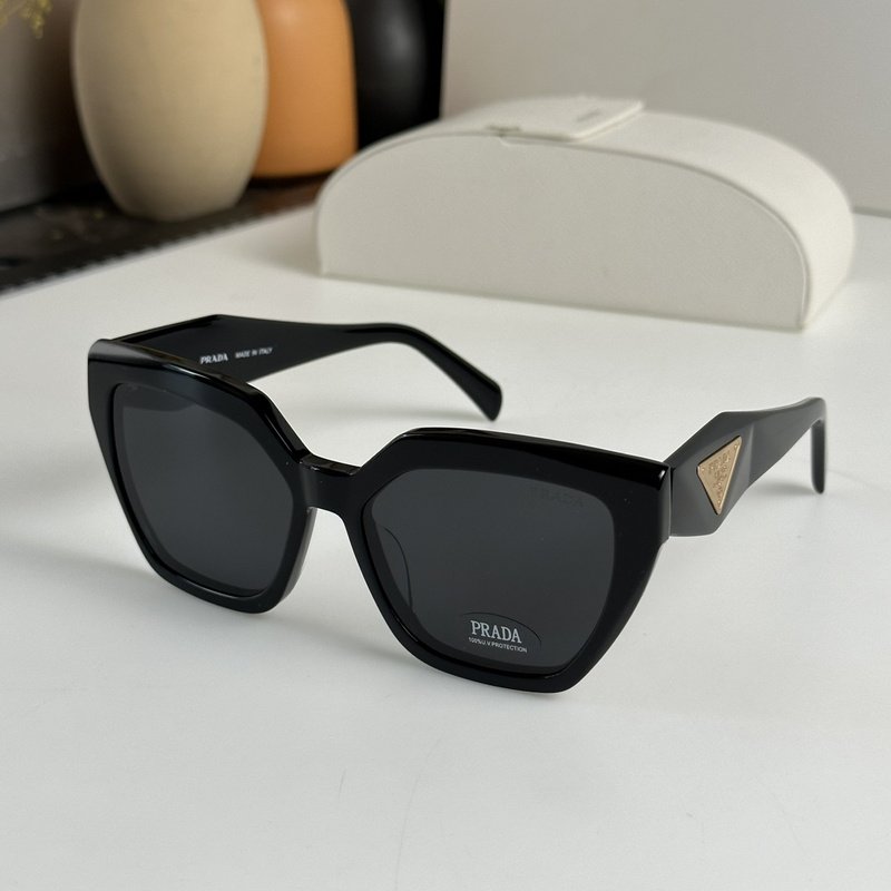 Солнцезащитные очки Prada Logo In Triangle On Side "Black" фото № 2