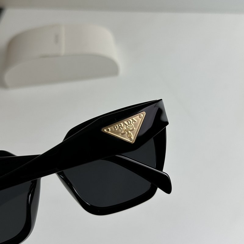 Солнцезащитные очки Prada Logo In Triangle On Side "Black" фото № 4