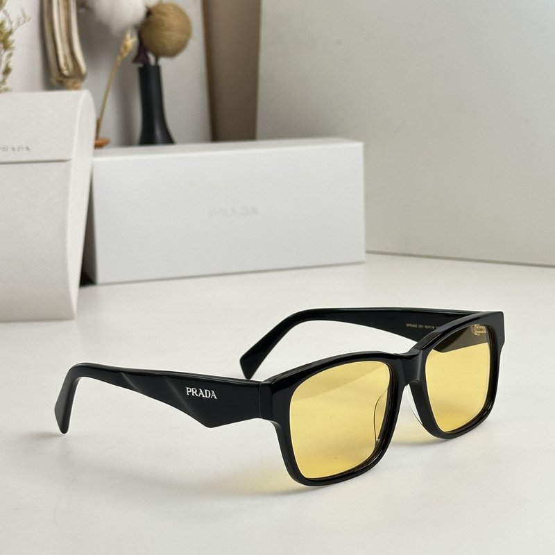 Солнцезащитные очки Prada Frame With Triangle And Logo "Black/Yellow" фото № 2