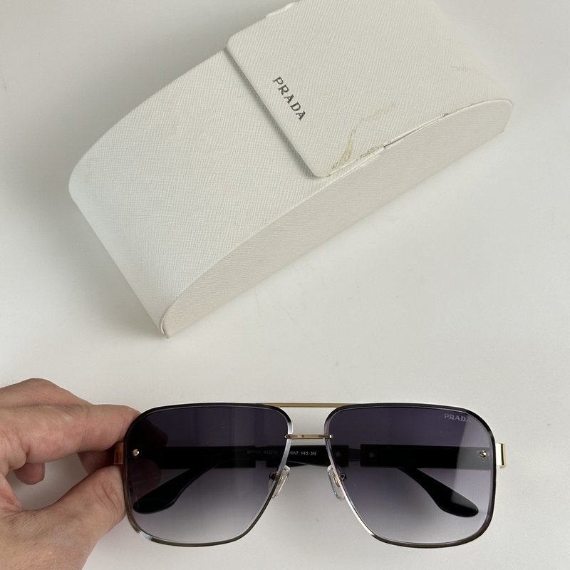 Солнцезащитные очки Prada Inscription On Red Background "Gray/Black" фото № 2