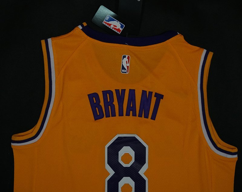 Баскетбольная Джерси Nike Los Angeles Lakers 18-19 №8 Kobe Bryant "Yellow" фото № 2