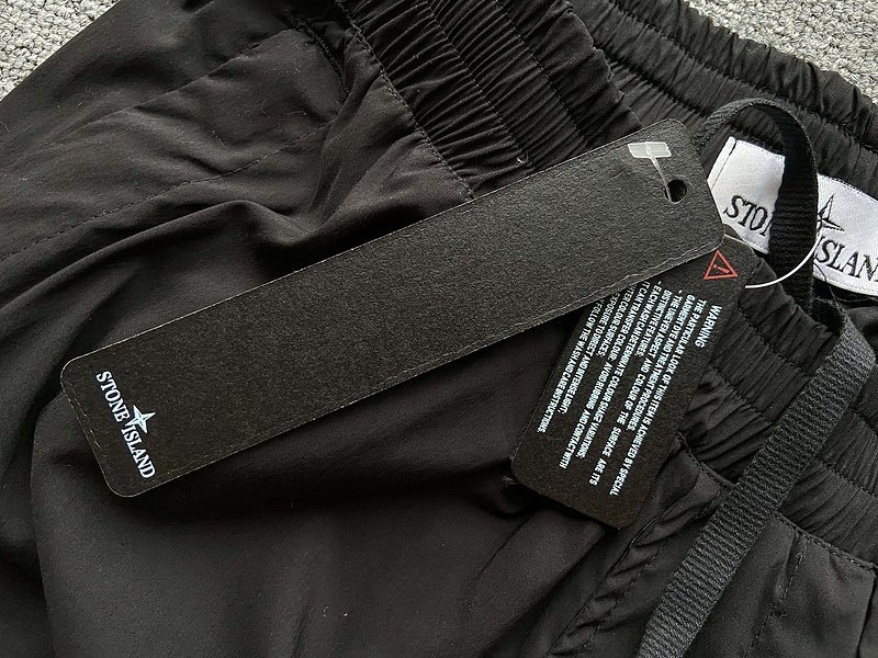 Штаны Stone Island With A Button Patch "Black" фото № 3