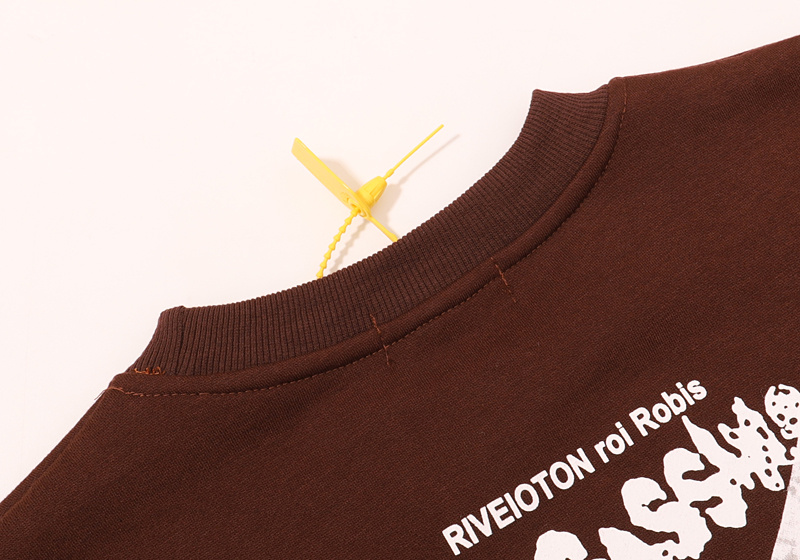 Лонгслив Rrr123 A Plush Toy Behind The Text "Brown" фото № 7