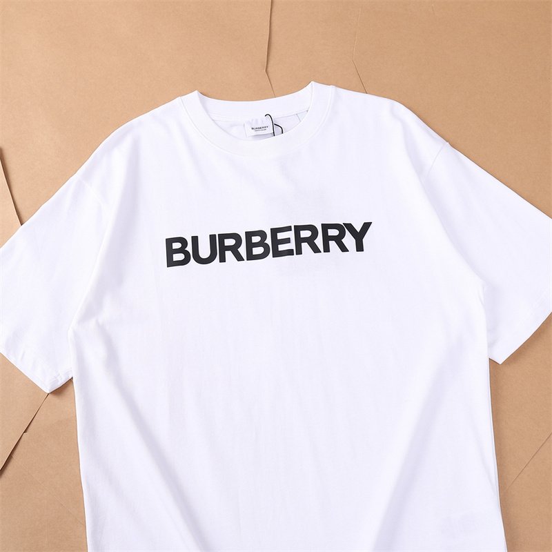 Футболка Burberry Plain With Front Logo Inscription "White" фото № 2