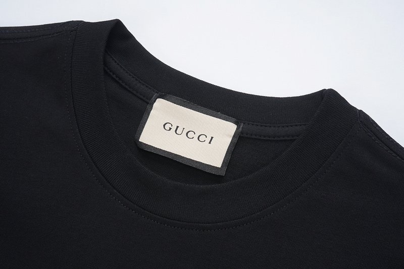 Футболка Gucci Holding My Ears "Black" фото № 4