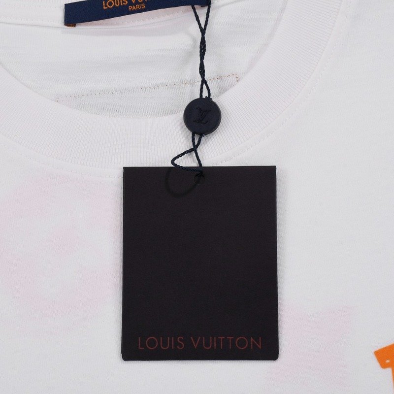 Футболка Louis Vuitton With An Orange Logo With People Hanging From It "White" фото № 3