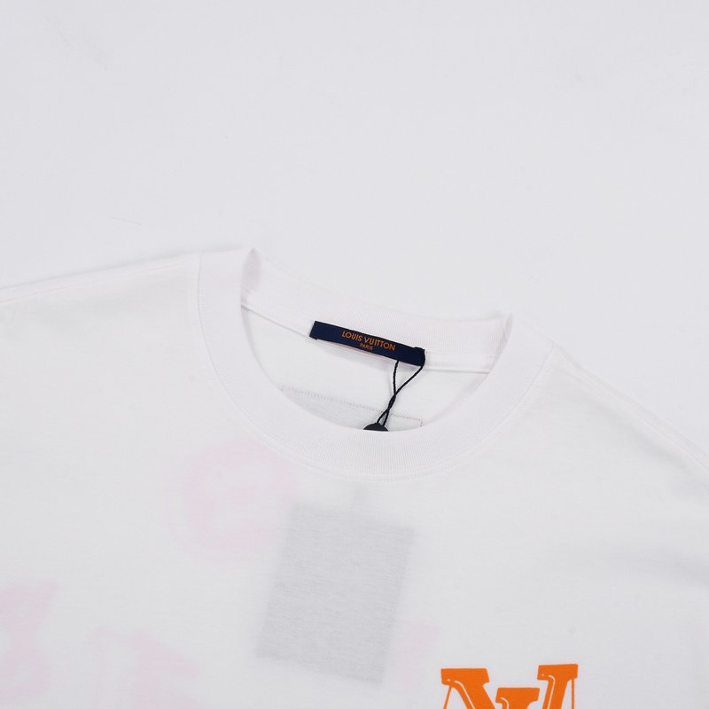 Футболка Louis Vuitton With An Orange Logo With People Hanging From It "White" фото № 5