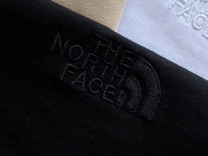 Футболка The North Face Embroidered Front Logo And Logo Inscription Back "Black" фото № 5