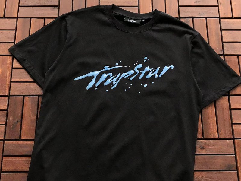 Футболка Trapstar Water Logo Inscription With Drops "Black" фото № 4