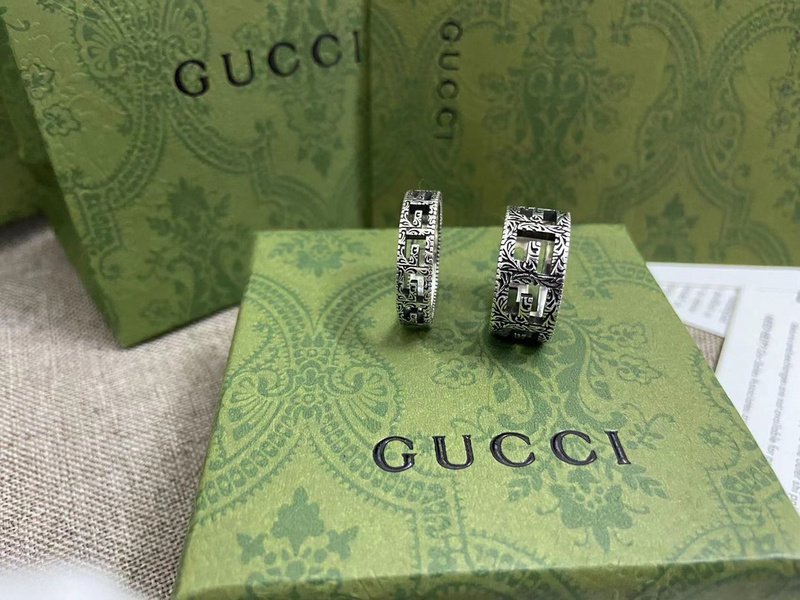 Кольцо Gucci Wide And Carved Symbols Decorated "Silver" фото № 2