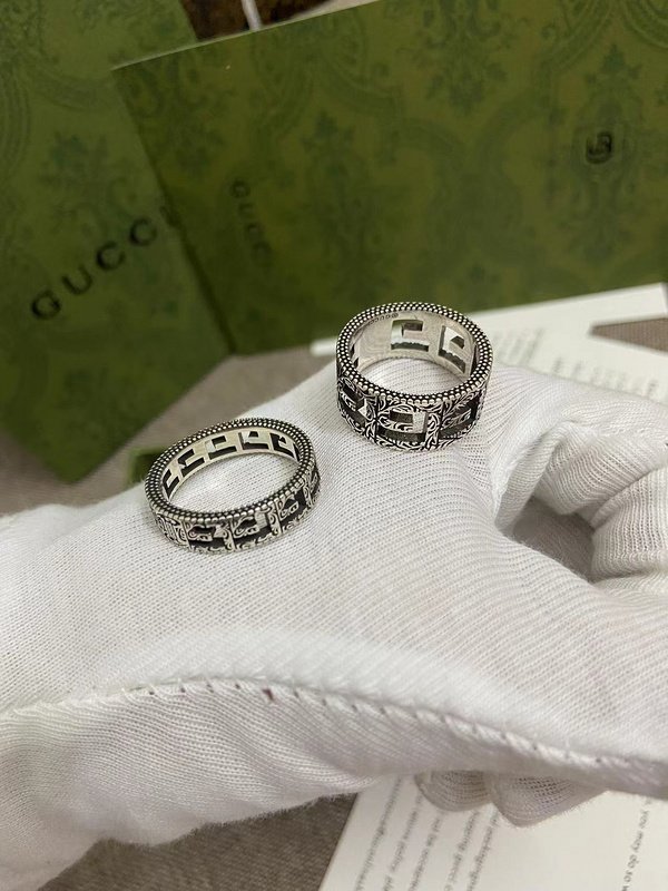Кольцо Gucci Wide And Carved Symbols Decorated "Silver" фото № 6