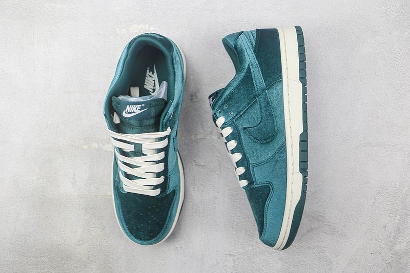 Nike SB Dunk Low "Green Velvet" фото № 6