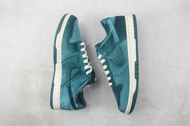 Nike SB Dunk Low "Green Velvet" фото № 7