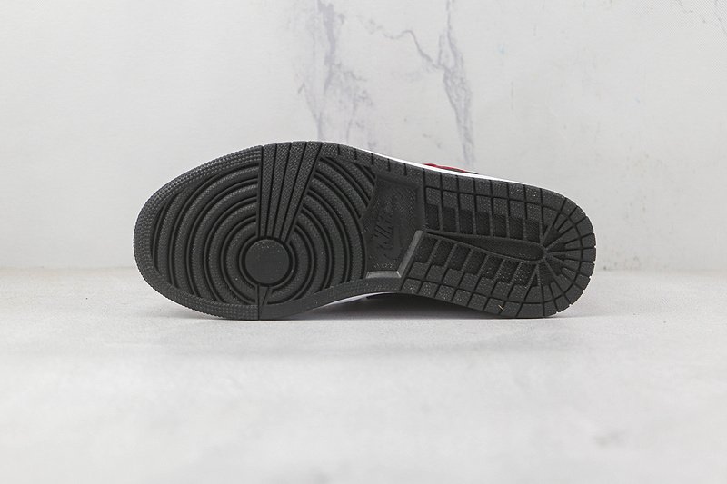 Air Jordan 1 Low "Reverse Bred Pebbled Swoosh" фото № 9
