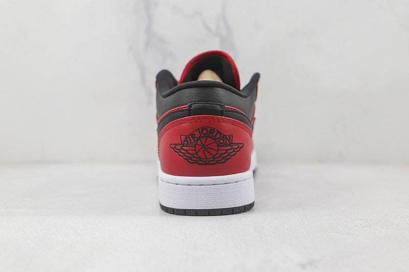 Air Jordan 1 Low "Reverse Bred Pebbled Swoosh" фото № 8