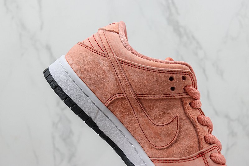 Nike SB Dunk Low "Pink Pig" фото № 4