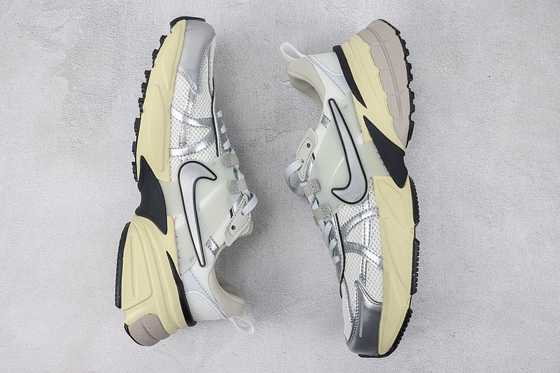 Nike Runtekk "Summit White/Metallic Silver" фото № 7