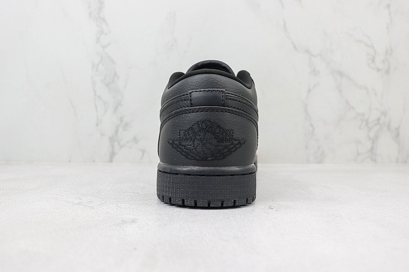 Air Jordan 1 Low "Triple Black" фото № 9