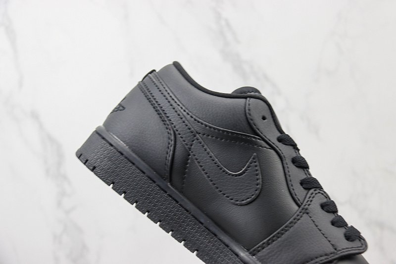 Air Jordan 1 Low "Triple Black" фото № 3