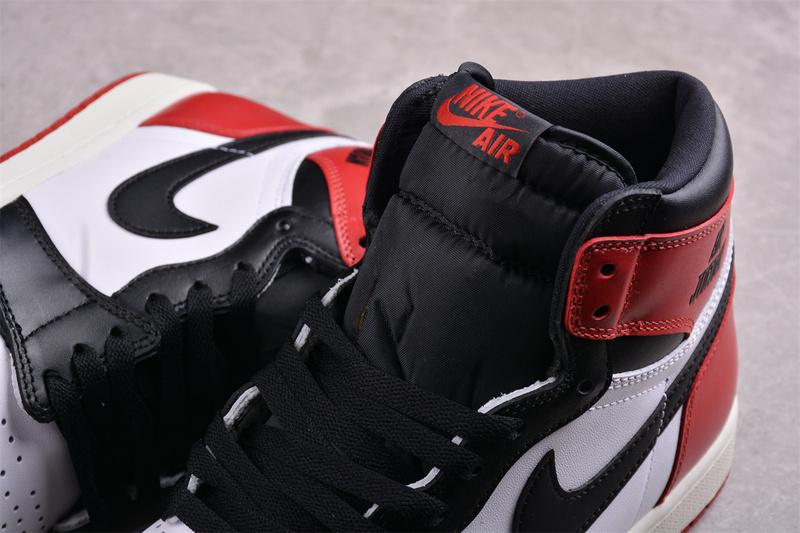 Air Jordan 1 High "Black Toe Reimagined" фото № 4
