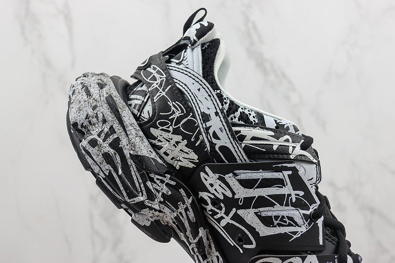Balenciaga Track "Graffiti White/Black" фото № 4