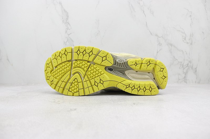 New Balance 2002R "Auralee White" фото № 8