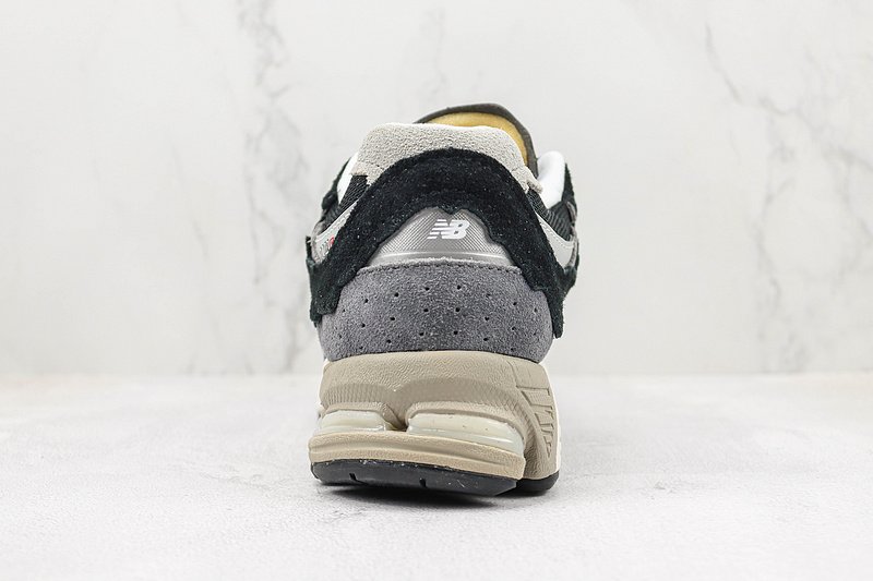 New Balance 2002R "Black/White/Beige" фото № 9