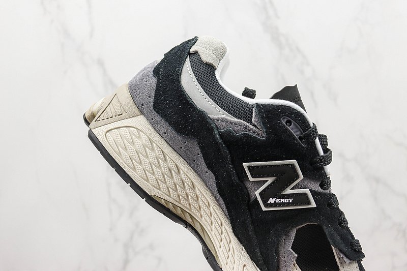 New Balance 2002R "Black/White/Beige" фото № 3