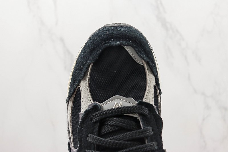 New Balance 2002R "Black/White/Beige" фото № 4