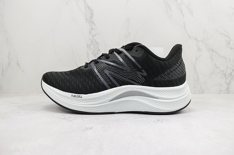 New Balance FuelCell Propel V4 "Black/White" фото № 2