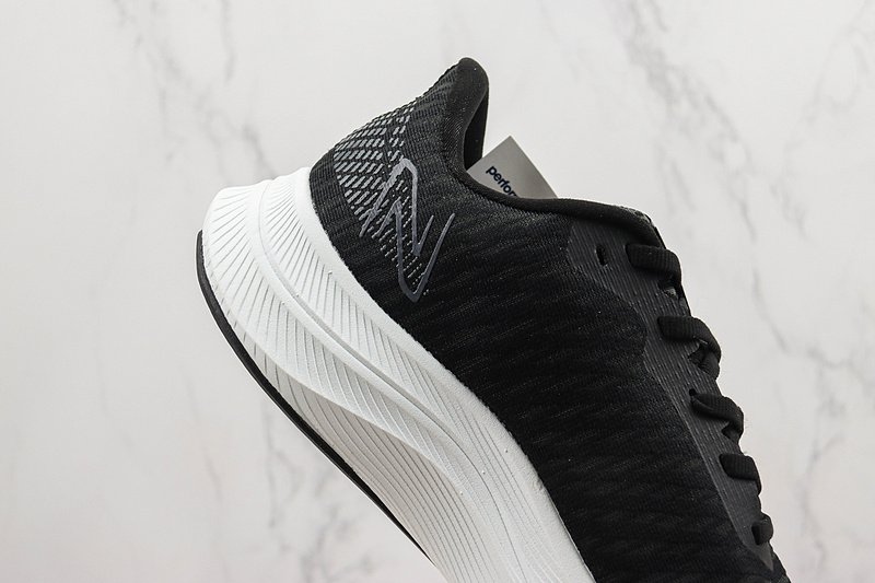 New Balance FuelCell Propel V4 "Black/White" фото № 3