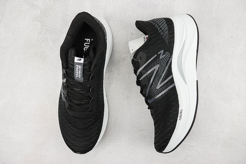 New Balance FuelCell Propel V4 "Black/White" фото № 6