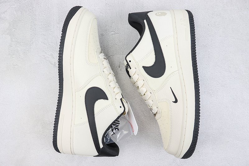 A Bathing Ape x Nike Air Force 1 Low "Cream White/Black/Silver Logo" фото № 6
