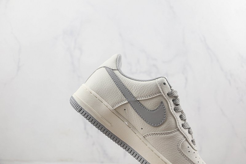 Undefeated x Nike Air Force 1 Low "Cream White/Wolf Grey" фото № 3