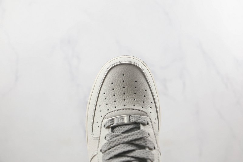 Undefeated x Nike Air Force 1 Low "Cream White/Wolf Grey" фото № 4