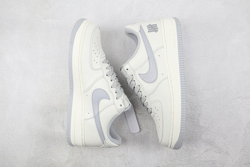 Undefeated x Nike Air Force 1 Low "Cream White/Wolf Grey" фото № 6