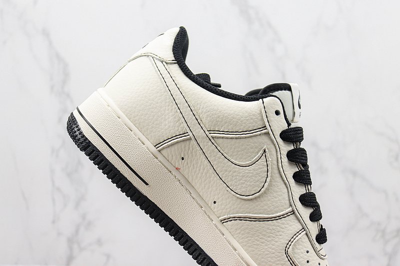 Undefeated x Nike Air Force 1 Low "Beige/Black" фото № 3