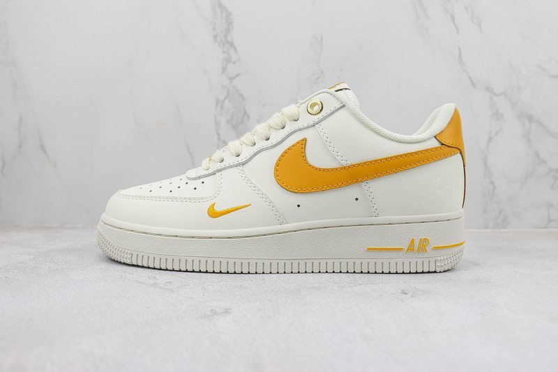 Nike Air Force 1 Low "White/University Gold" фото № 2