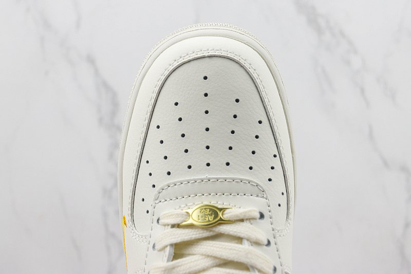 Nike Air Force 1 Low "White/University Gold" фото № 4