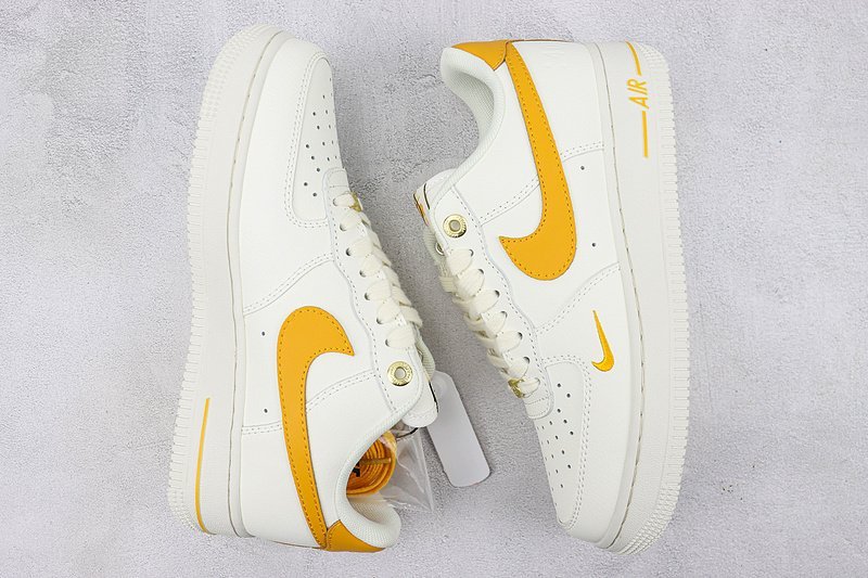 Nike Air Force 1 Low "White/University Gold" фото № 6