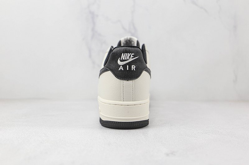 Nike Air Force 1 07 Low "White/Black" фото № 9