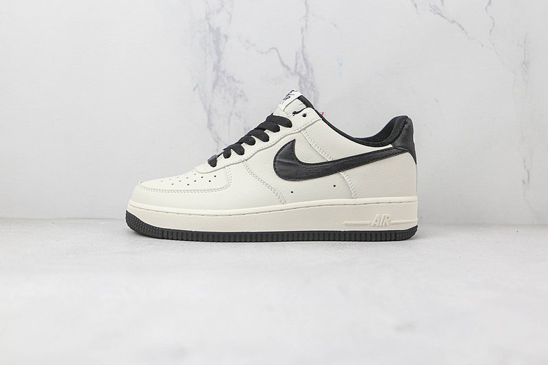 Nike Air Force 1 07 Low "White/Black" фото № 2