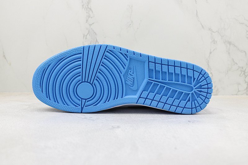 Air Jordan 1 Retro High OG "University Blue" фото № 8