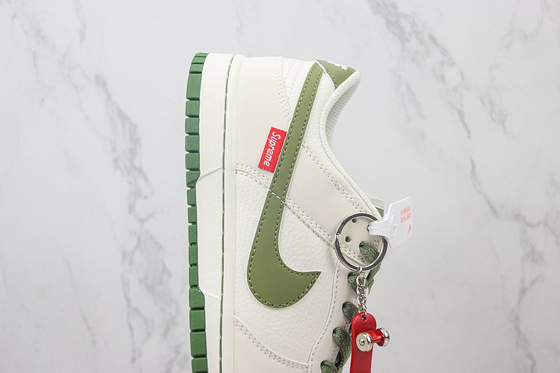 Supreme x Nike Dunk Low "Leaf Veins" фото № 3