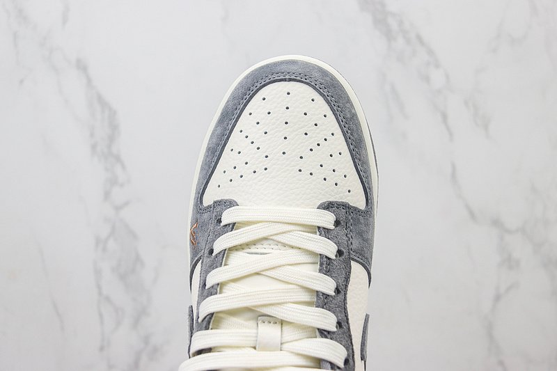 Louis Vuitton x Nike Dunk Low "Woodgate Grey/White" фото № 4