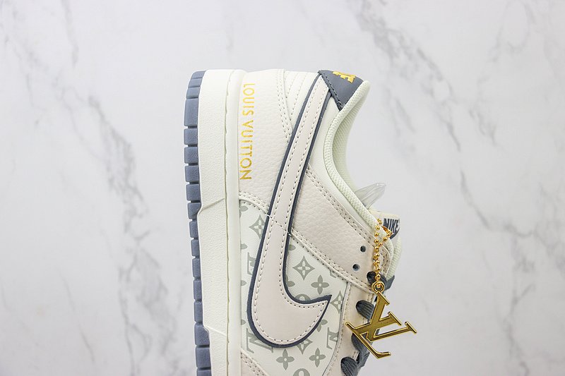 Louis Vuitton x Nike Dunk Low "Porpoise Grey/Cream White/Monogram" фото № 3