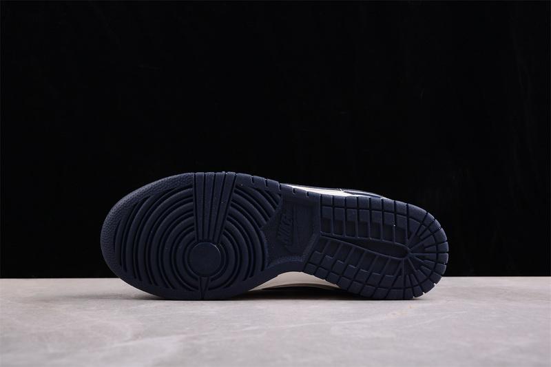 Louis Vuitton x Nike SB Dunk Low "Dark Blue" фото № 5