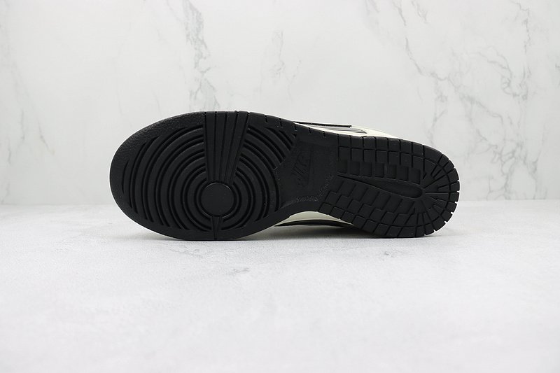 Nike SB Dunk Low "Cream White/Black/Grey" фото № 9