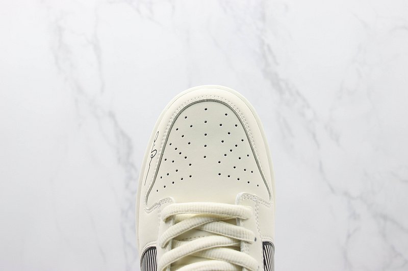 Nike SB Dunk Low "Cream White/Black/Grey" фото № 3