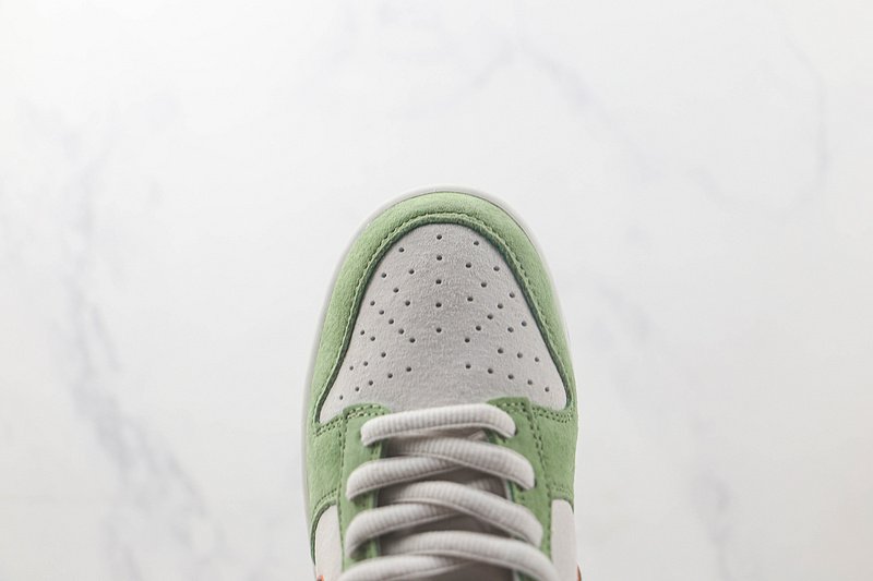 Otomo Katsuhiro x Nike SB Dunk Low "Steamboy OST" фото № 3